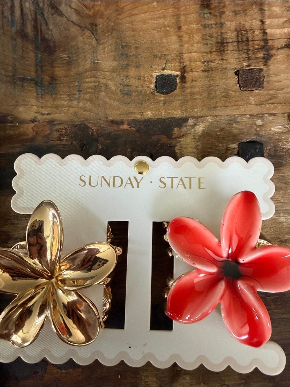 Buyers Pick! Sunday State Floral Statement Hair Clips - Picture 2 of 6